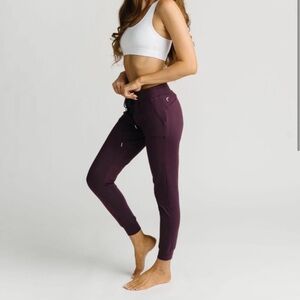 ZYIA‎ Plum Unwind Jogger Size Medium